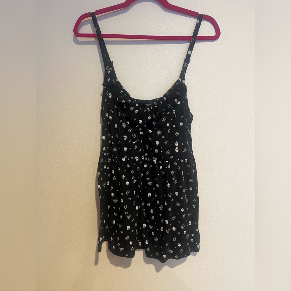 Black Skull Print Ruffle Tank Top - Picture 3 of 4